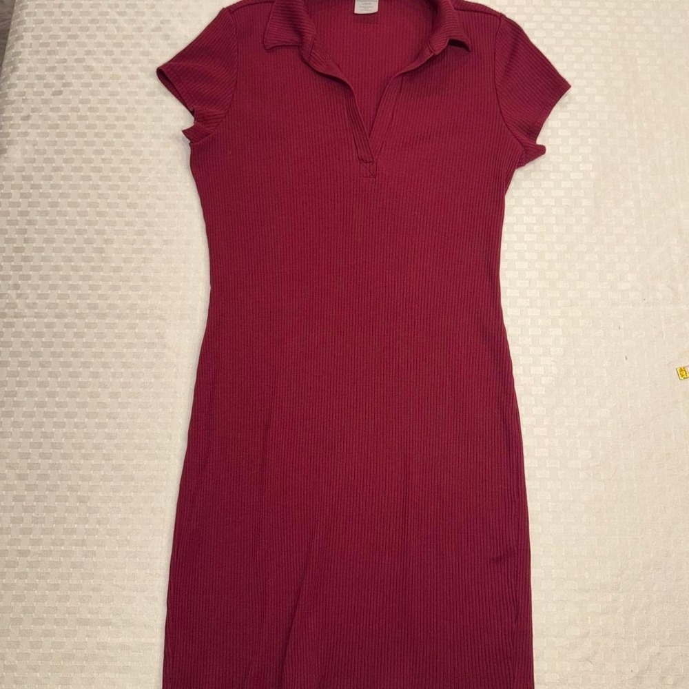 No Boundaries Women's Burgundy V‑Neck Bodycon Dress with Collar – Size Large